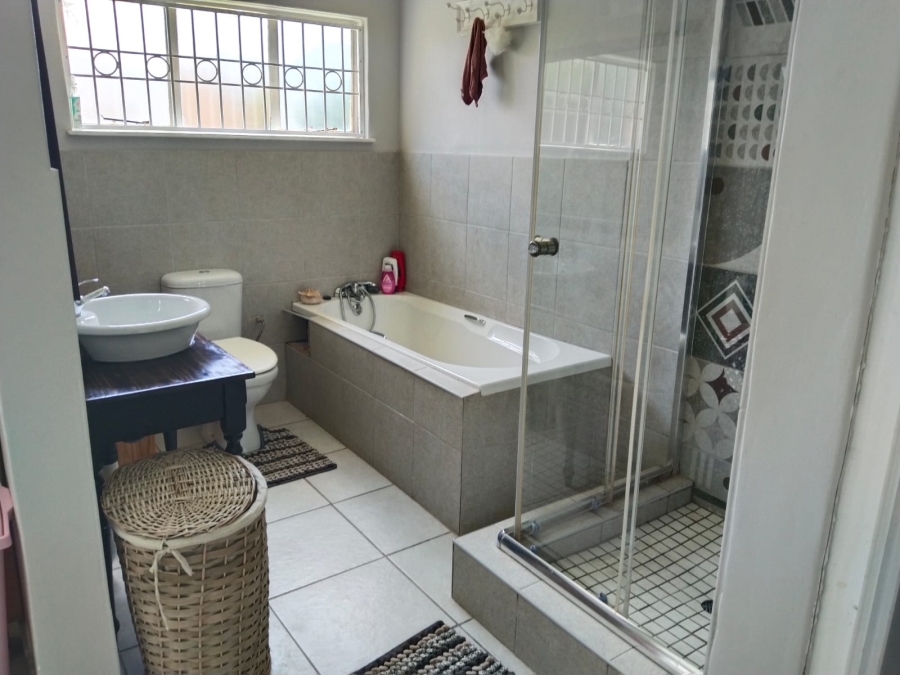 3 Bedroom Property for Sale in Langenhovenpark Free State